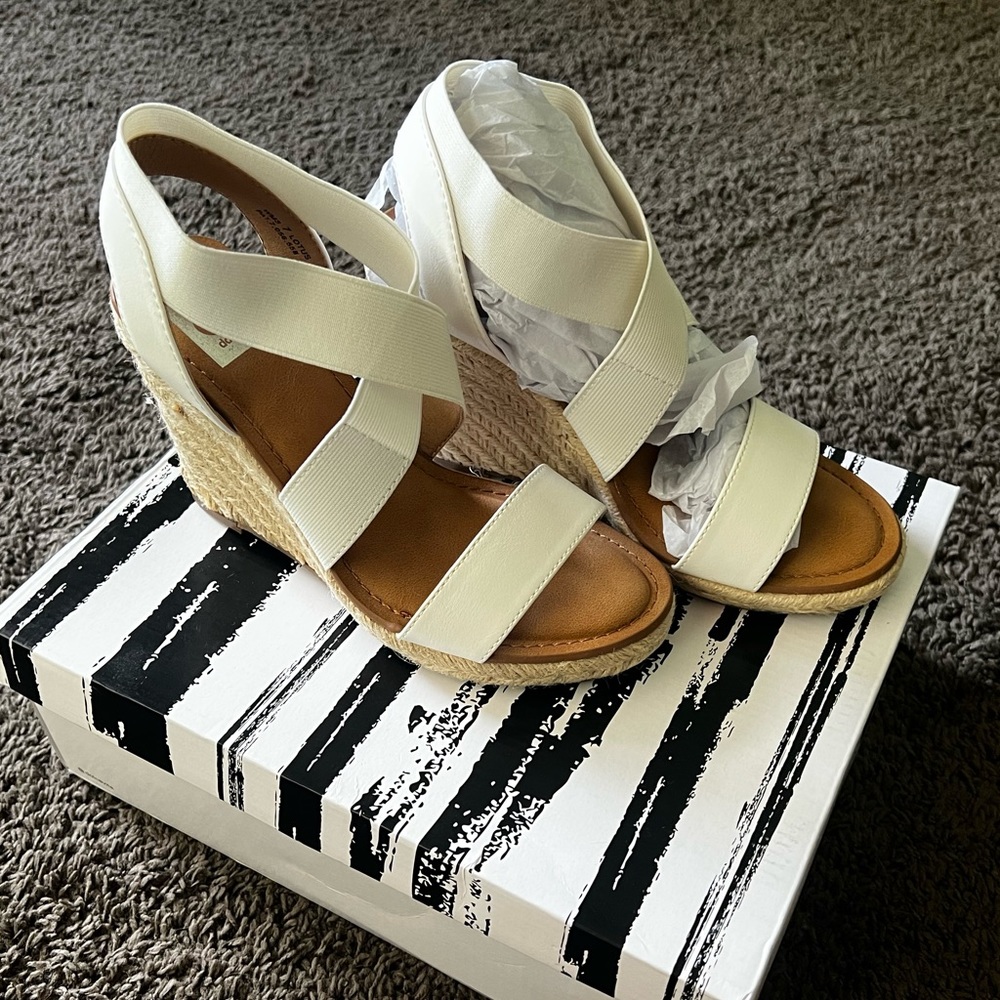 DV New Wedge Sandal